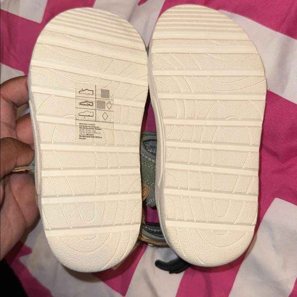 H&M Sage Green Strappy Sandals For Toddlers/kids(Boys) - Picture 4 of 7